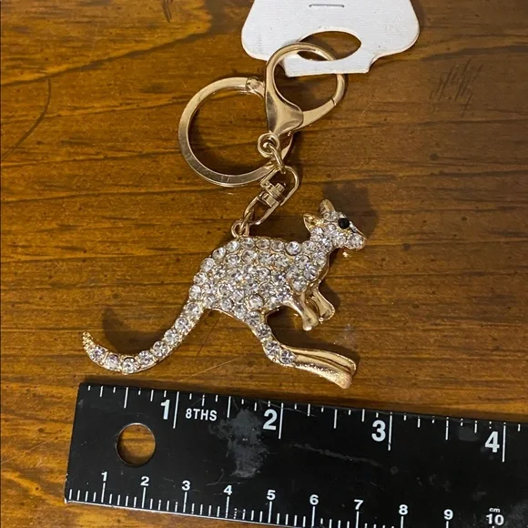 Cute Kangaroo Keychain - Picture 5 of 5